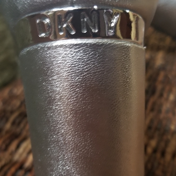 DKNY Pumps🖤 - Picture 5 of 8